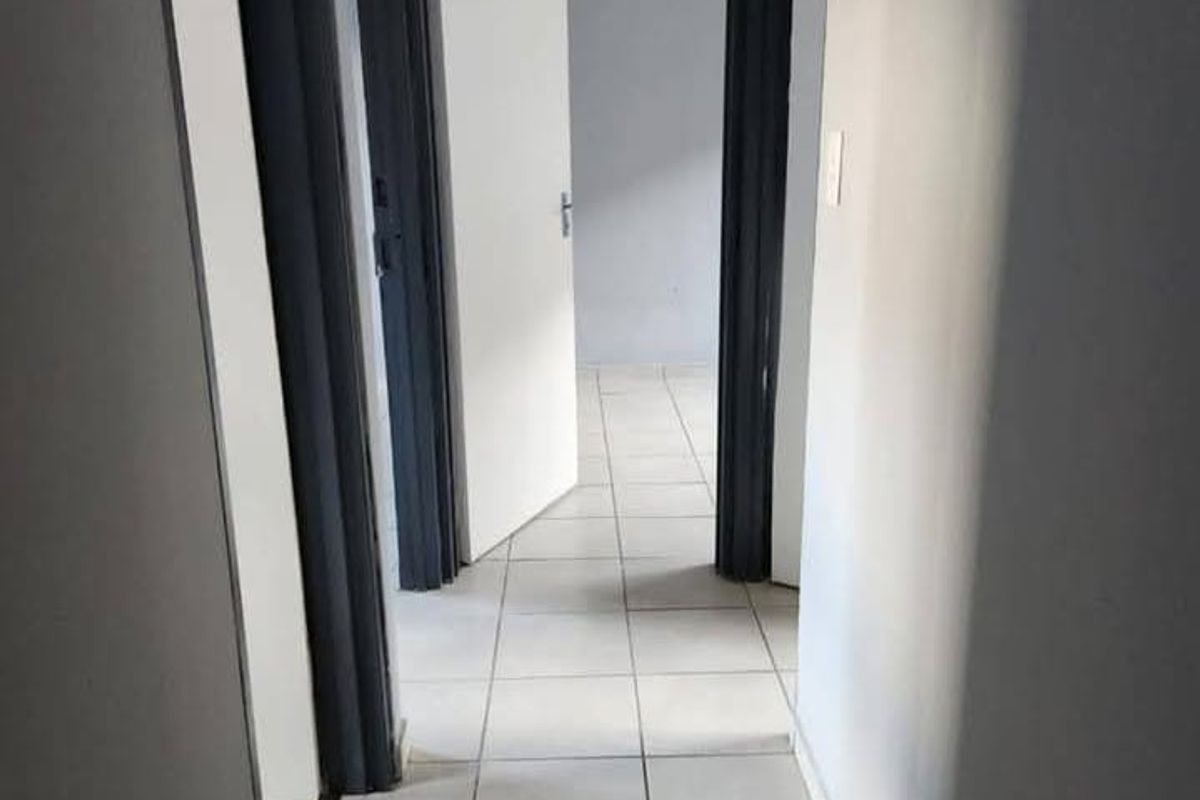 Charming 3-Bedroom House for Rent in Harare - Photo 5