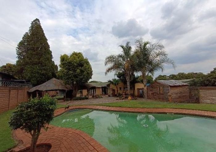 Property #2476071, House For Sale in Valhalla