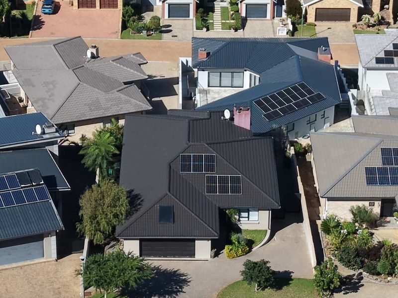 EXCLUSIVE COASTAL LIVING | PANORAMIC BAY VIEWS | 4 BEDROOM | DUAL LIVING POTENTIAL - Photo 3