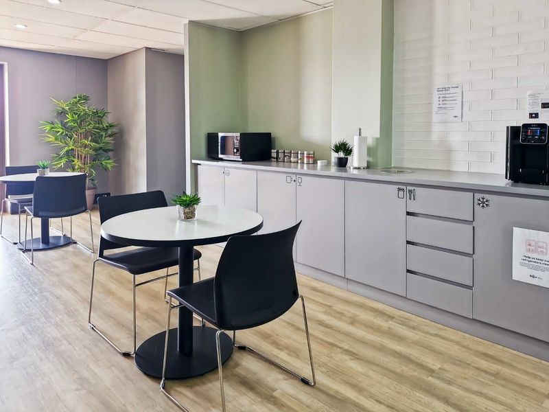 Find office space in Regus Darrenwood Randburg for 2 persons with everything taken care of - Photo 6