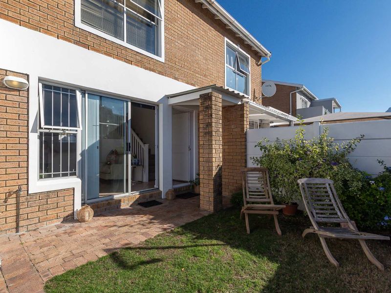Elegant Double-Storey Living in a Secure, Sought-After Setting - Photo 9
