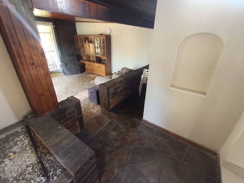 BEAUTIFUL FAMILY HOUSE FOR SALE IN VALHALLA!!! - Photo 3