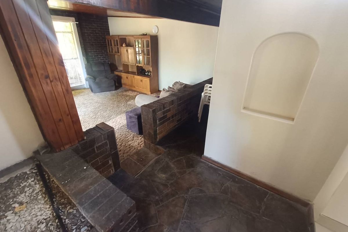 BEAUTIFUL FAMILY HOUSE FOR SALE IN VALHALLA!!! - Photo 3