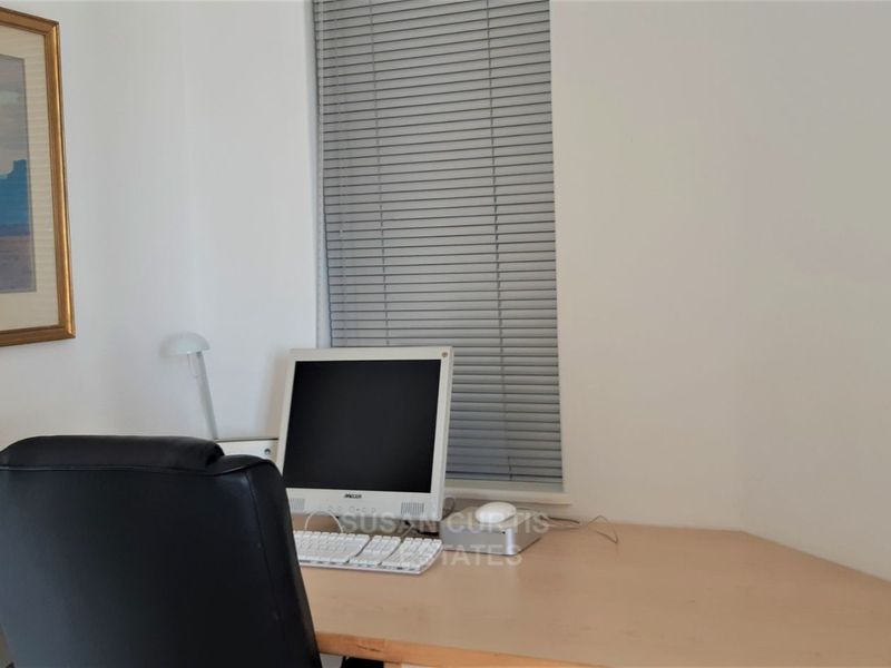 Modern Fully furnished apartment with a stunning view - Photo 7