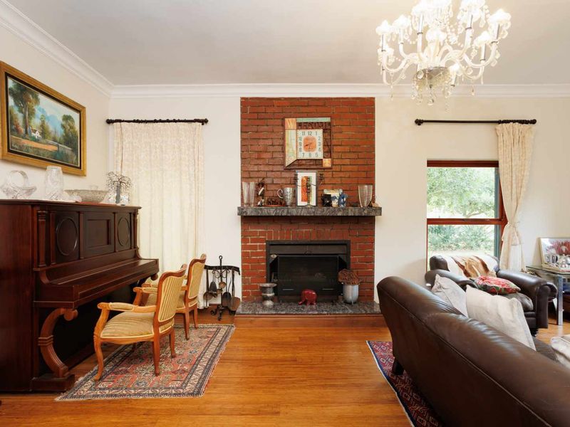 Elegant and Private Five-Bedroom Family Home with Exceptional Mountain Views on Val de Vie Estate - Photo 6