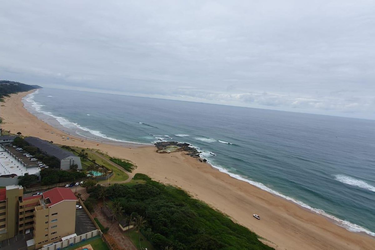 Stunning Beachfront Living holiday investment - Photo 3