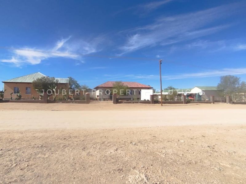 WELL LOCATED PROPERTY / INVESTMENT FOR SALE IN KARASBURG - NAMIBIA - Photo 5
