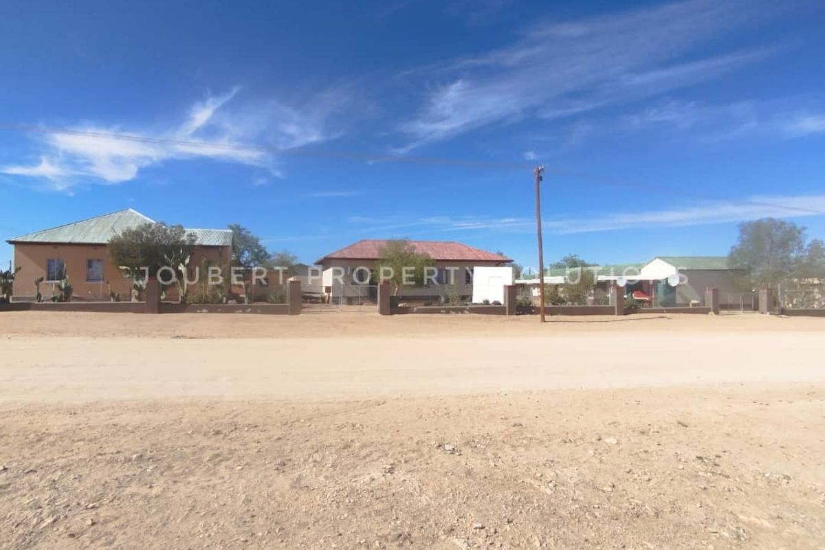 WELL LOCATED PROPERTY / INVESTMENT FOR SALE IN KARASBURG - NAMIBIA - Photo 5