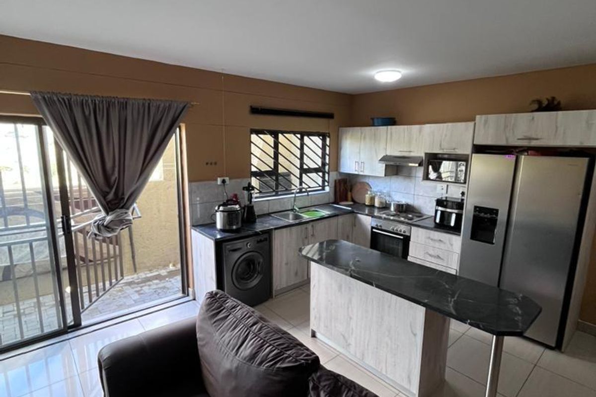 3 Bedroom Townhouse For Sale – Hillary Court, Otjomuise - Photo 2