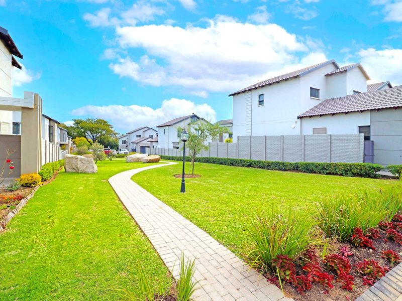 Beautifully Upgraded 3-Bedroom Home in Springwood Estate - Photo 2
