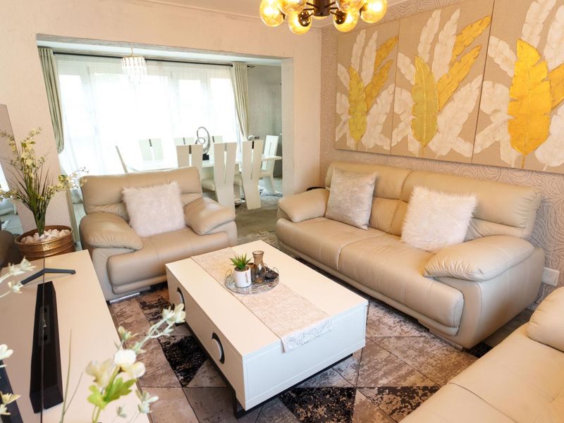 Modern, 3 Bedroom, 2.5 Bath, Staff Accomodation - Photo 9