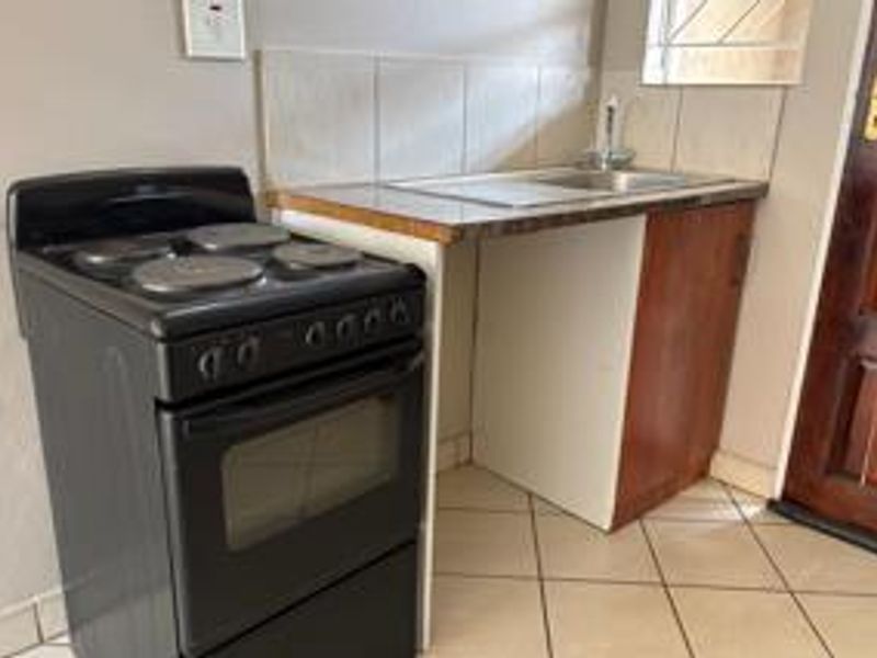 Modern 2-Bedroom Apartment For Sale in Protea Glen - Photo 7