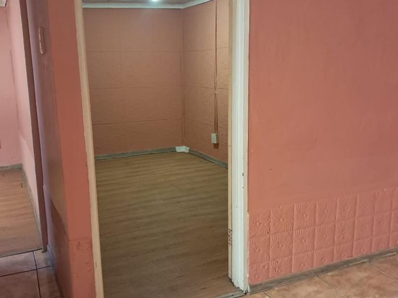 2 Bedroom Flat to Rent in Mandela Park - Photo 10