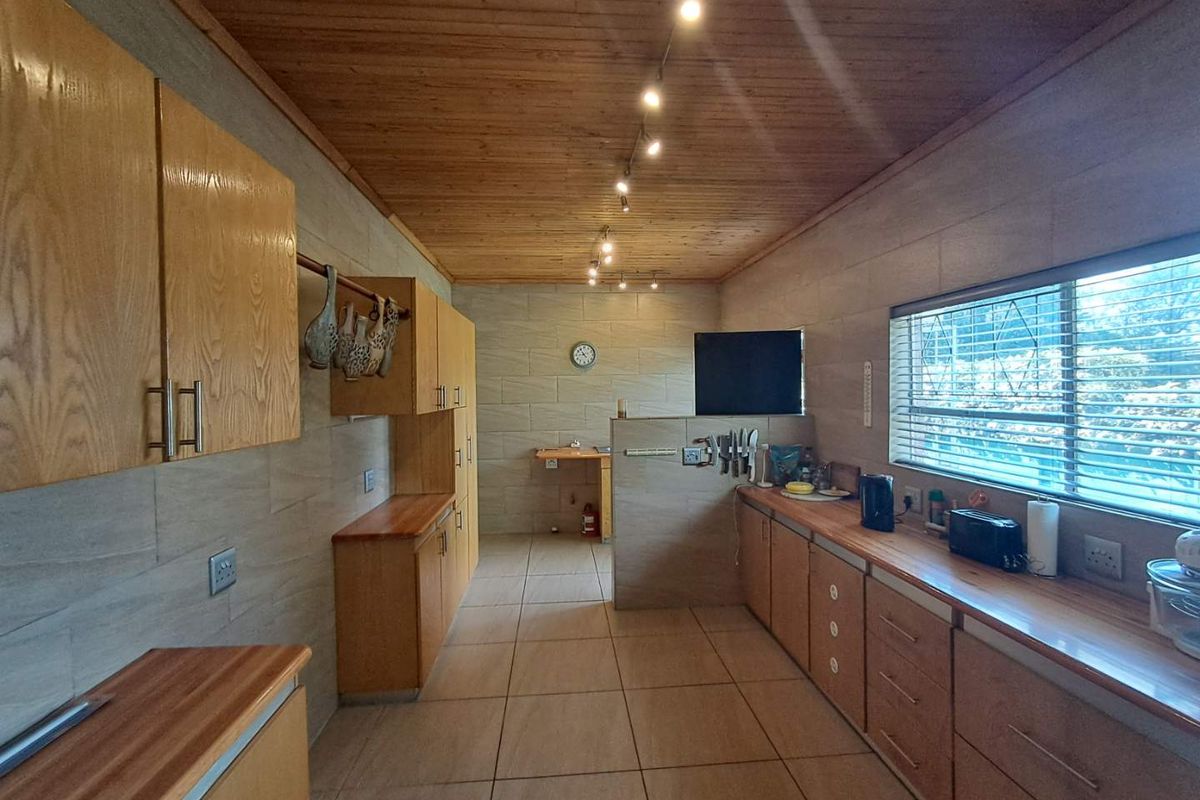 Main House & Cottage: Ideal for Family & Guests! - Photo 5