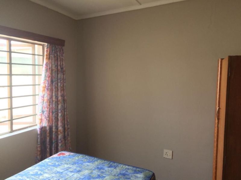 Ext 1, Henties Bay:  FIxer-upper on a large stand - Photo 7