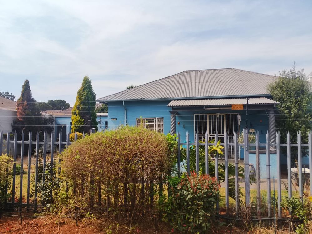 front view with 3 garages + flat on left side
