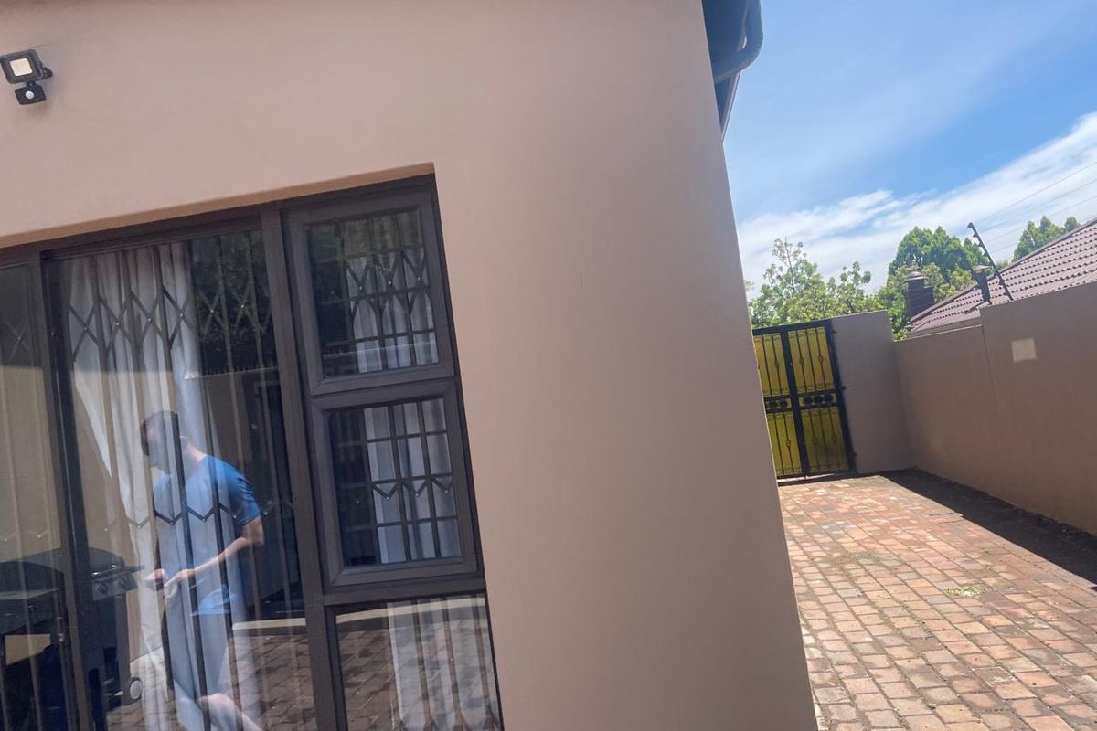 Modern double-storey home in Randpark Ridge featuring an indoor pool, 3 en-suites, wine cellar, double garage, plus a separate 2-bed cottage with its own garage - Photo 3