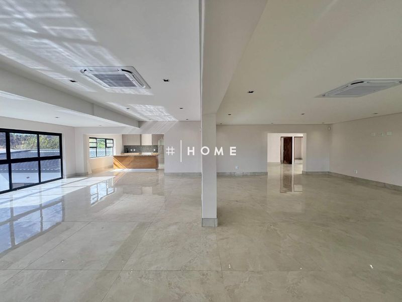 Luxury Property with 5 Bedrooms and 1-Bedroom flat - Photo 6