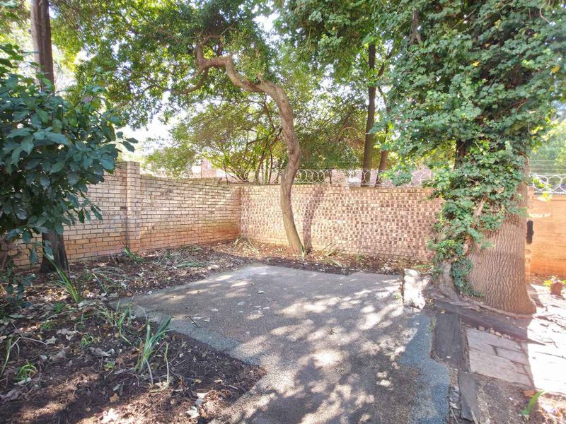 Refurbished Spacious 3 Bedroom Duplex Sandton Townhouses With Private Garden - Photo 9