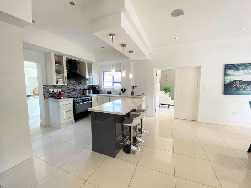 Stunning 3-Bedroom Masterpiece In Blue Valley Golf Estate Awaits You - Photo 4