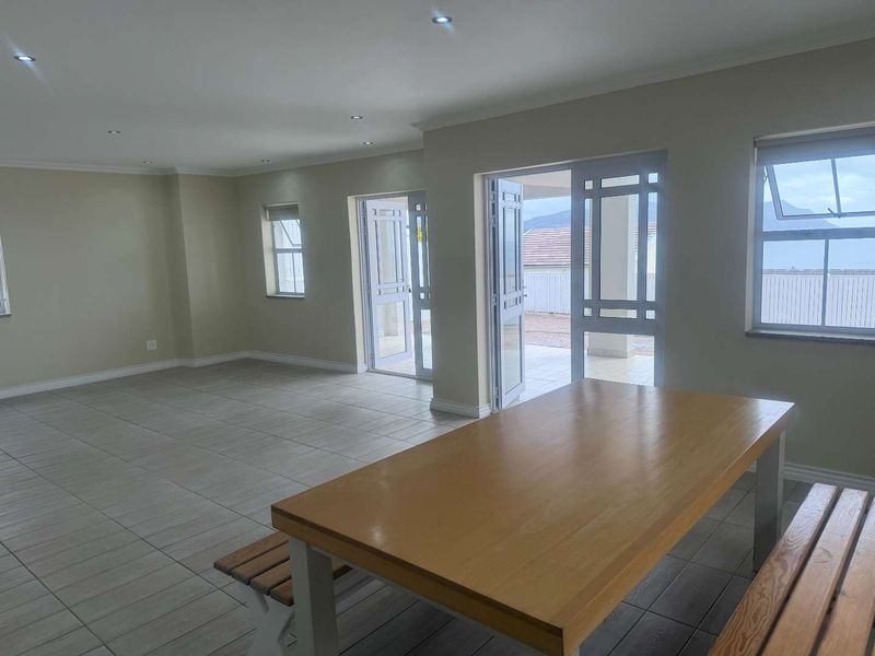 NEWLY RENOVATED DOUBLE STORY HOME IN SIMONS TOWN - Photo 5