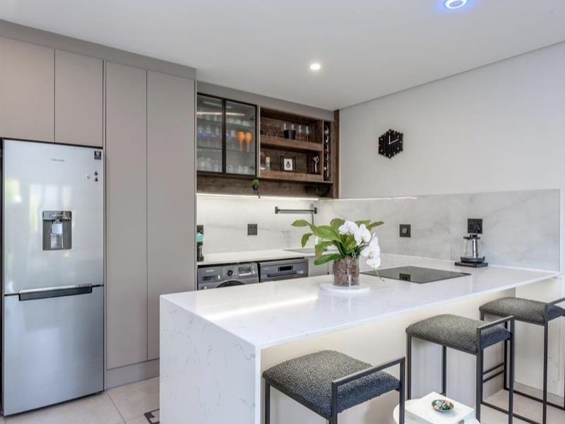 A MAGNIFICENT ONE BEDROOM FURNISHED APARTMENT - Photo 10