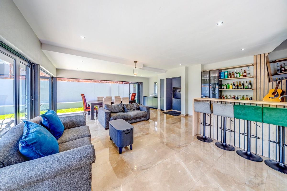 Five Bedroom Home for Sale In Waterfall Country Estate. - Photo 5