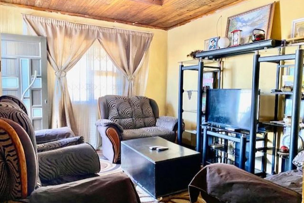 3 Bedroom Home with 2 Flatlets in Philippi East - Photo 4