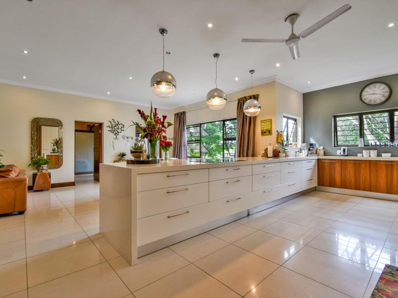 MASTERPIECE FAMILY HOME IN OLD FAERIE GLEN - Photo 2