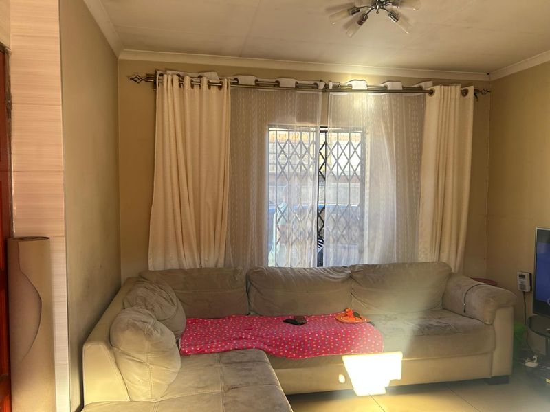 Clayville Ext 45 - R 900 000 , 2 bed , 1 Bath - Photo 9