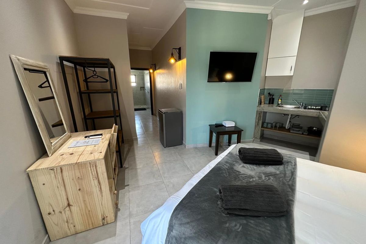 Guest house with 8 units - Photo 5