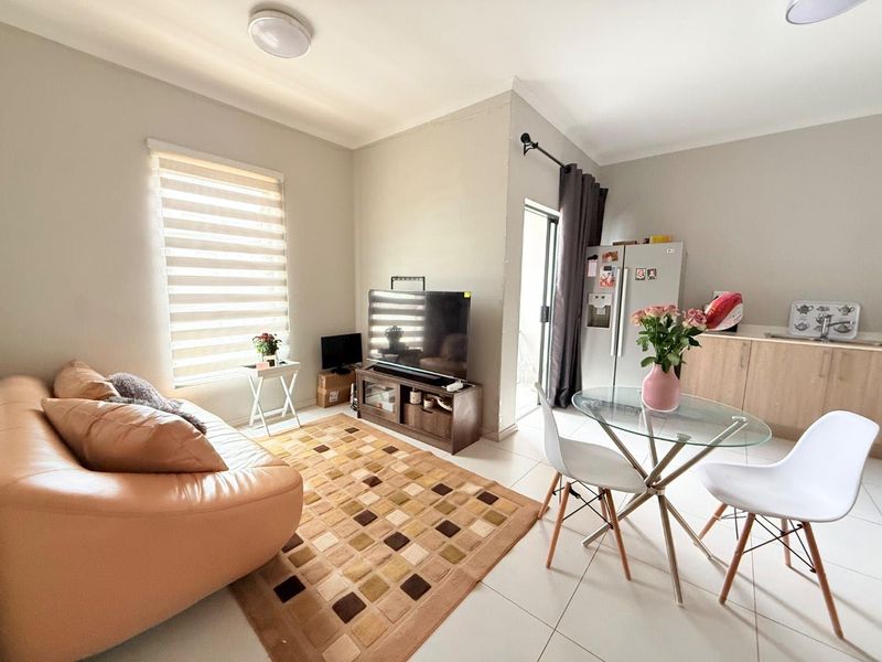 First-Time Buyer’s Dream: Modern 1-Bedroom Gem! - Photo 5