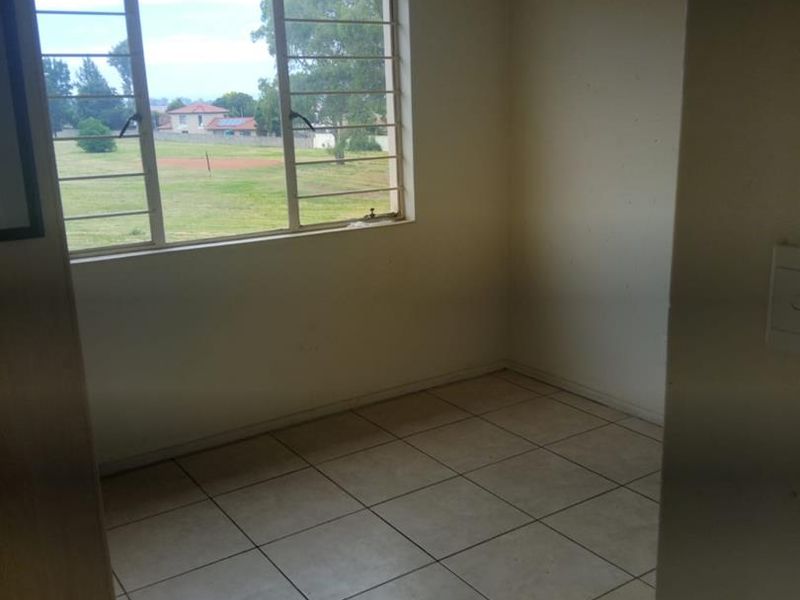 2nd Floor townhouse up for grabs. - Photo 9