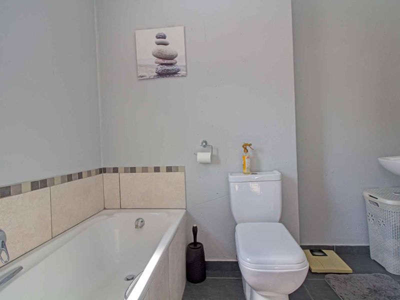 Modern Townhouse in Prime Location with Excellent Amenities - Photo 9