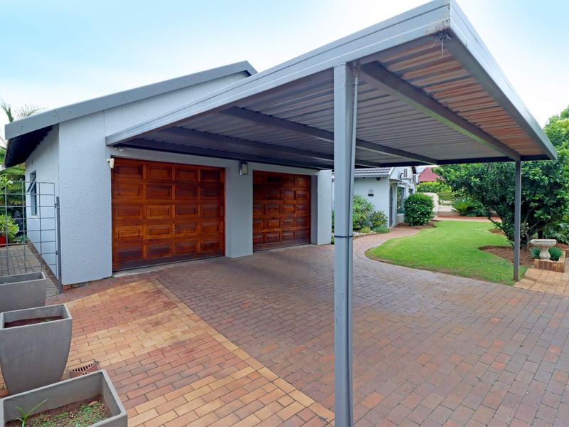 Large Family home for the Entertainer - Photo 3