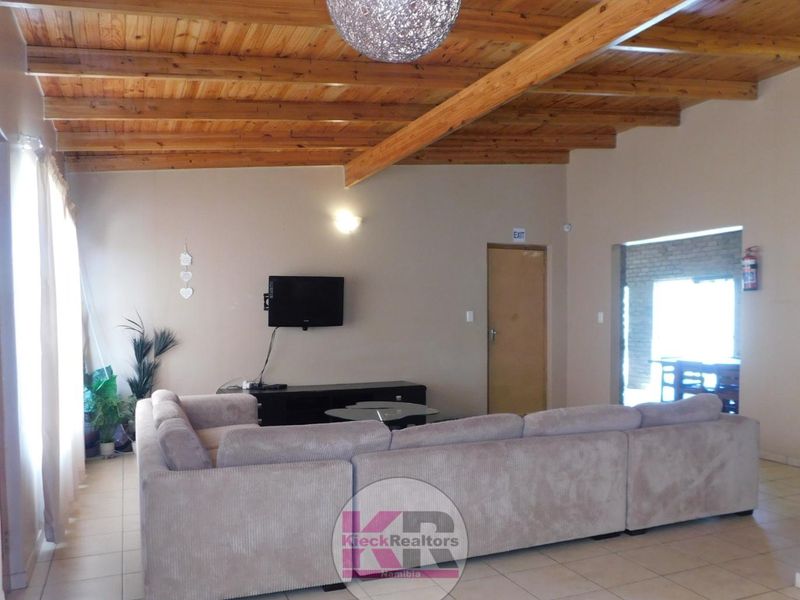 Not to be Missed!!! House with flat and separate laundry - Photo 4