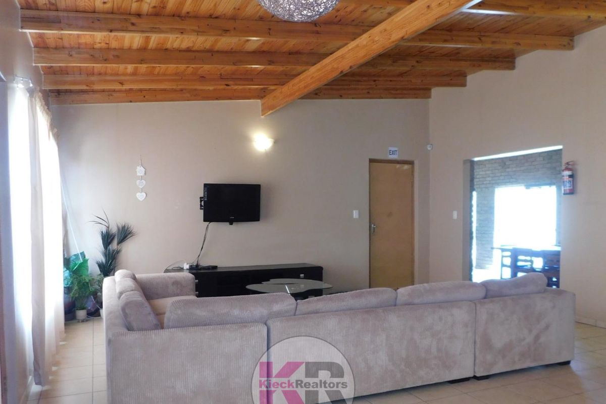 Not to be Missed!!! House with flat and separate laundry - Photo 4