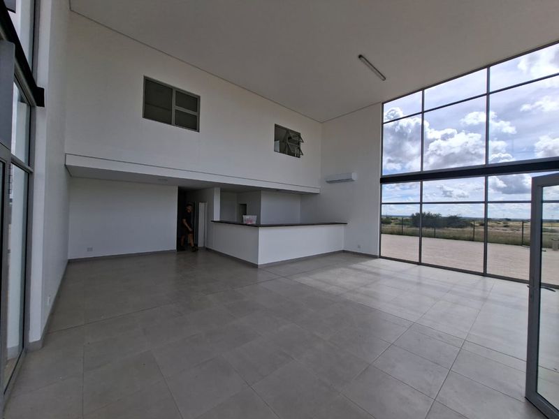 Car Rental and Offices To Let - Hosea Kutako - Photo 3