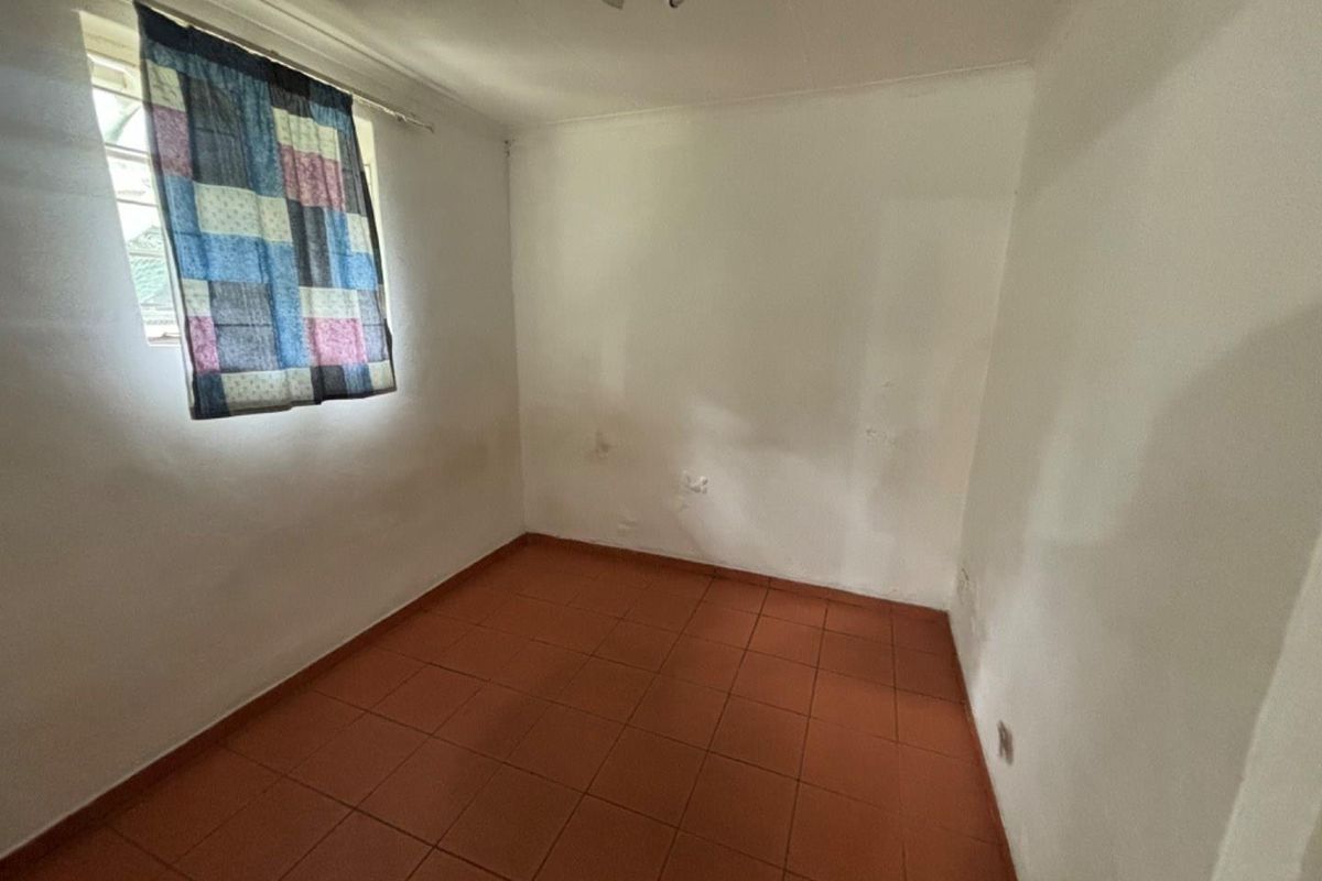 Charming 1-Bedroom Cottage with Covered Parking & Backup Power - Photo 5