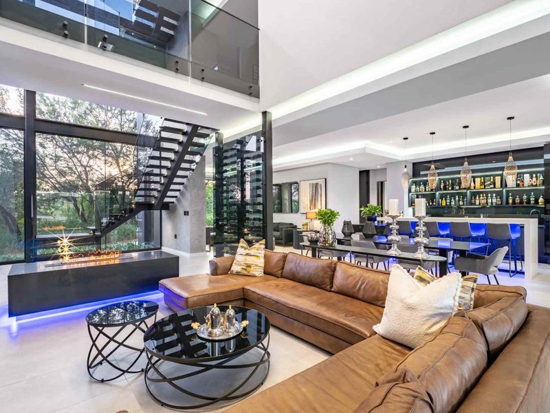 The "James Bond" Residence of Steyn City: A Masterpiece in Glass & Gloss - Photo 2