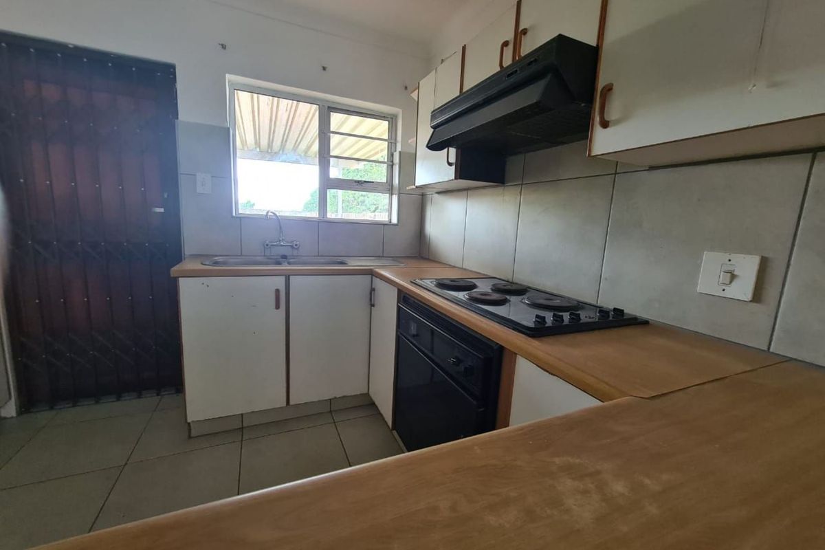 Townhouse in ARBORETUM - Photo 3