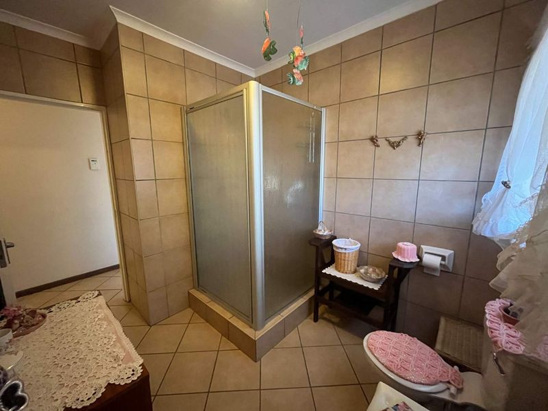 Immaculate 3-Bedroom Townhouse in a Sought-After Complex - Photo 6