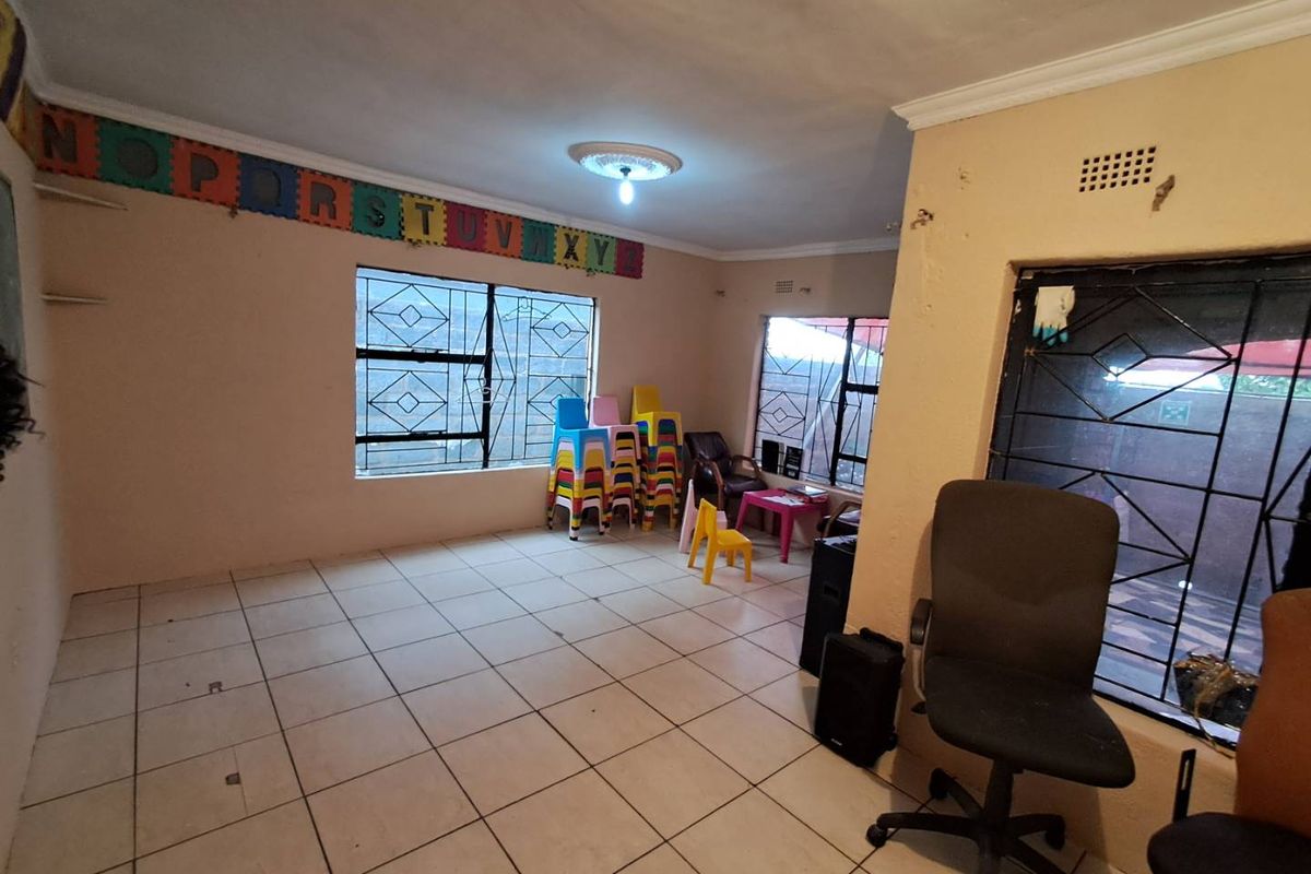 3 Bedroom House For Investment - Photo 2