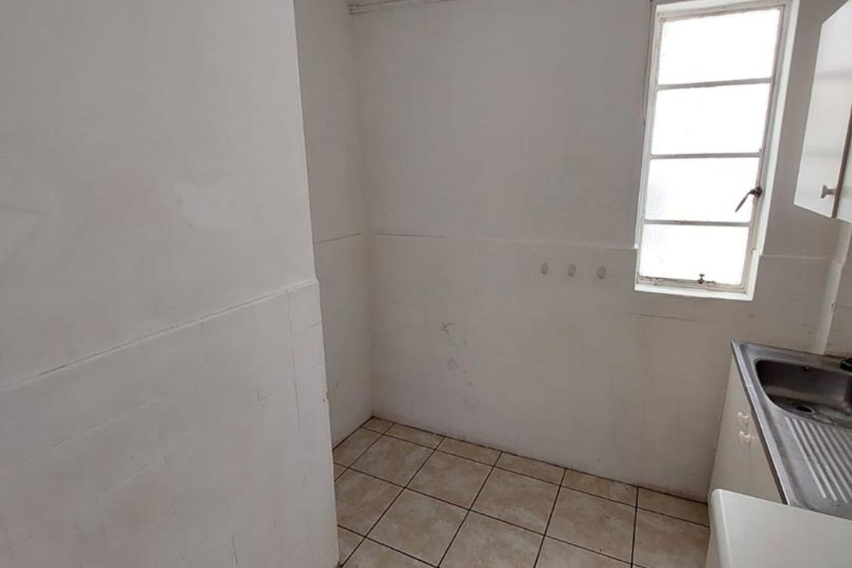 Unfurnished 3-Bedroom Apartment To Rent in Long Street! - Photo 5