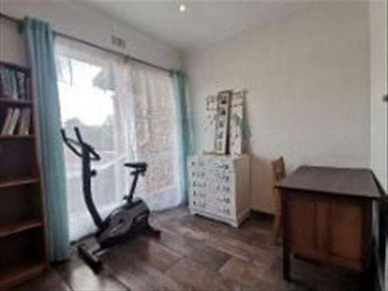 Comfortable Family Home! - Photo 10