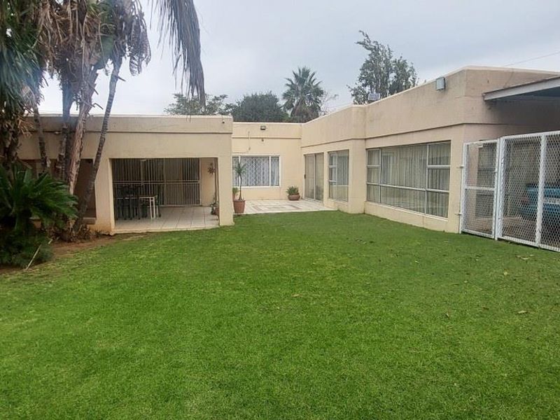 Multi-Dwelling Gem with Impressive Income Potential in Tulisa Park - Photo 4