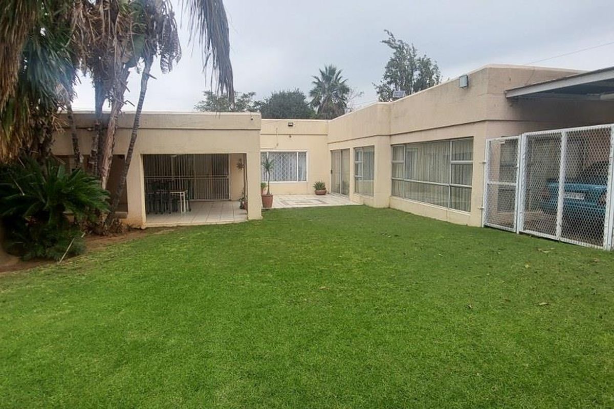 Multi-Dwelling Gem with Impressive Income Potential in Tulisa Park - Photo 4