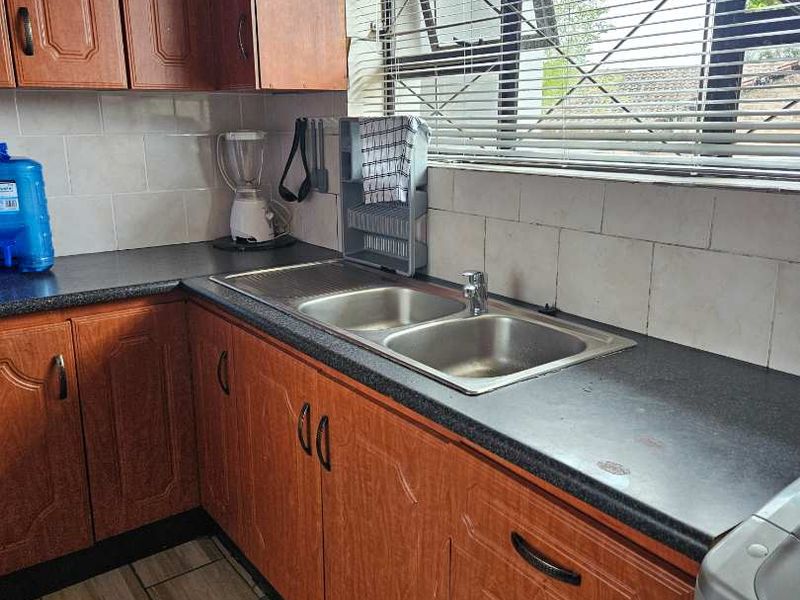 3 Bedroom Home for Sale in Rowallan Park! - Photo 7