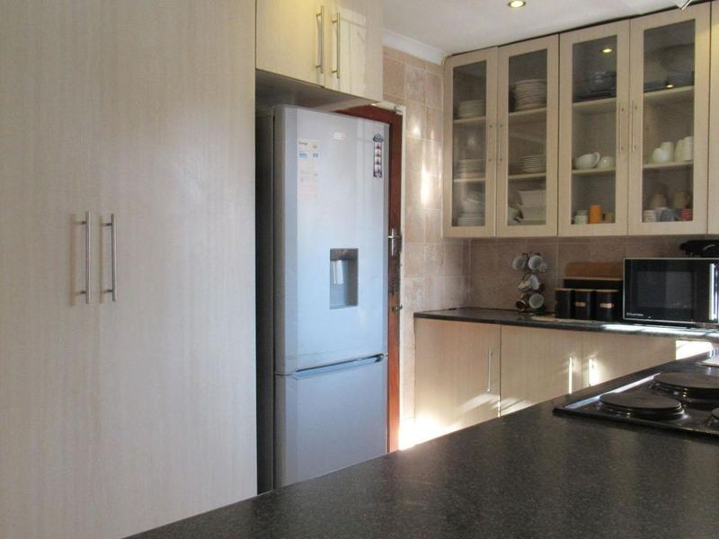 3 Bedroom House for sale in Elandspark - Photo 8