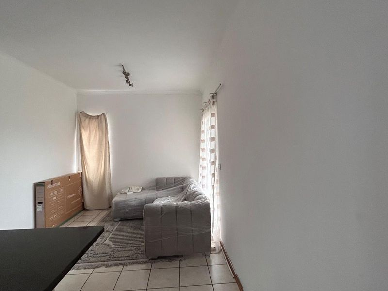 Immaculate 2-Bedroom Apartment at The Wedge, Esther Park - Photo 3